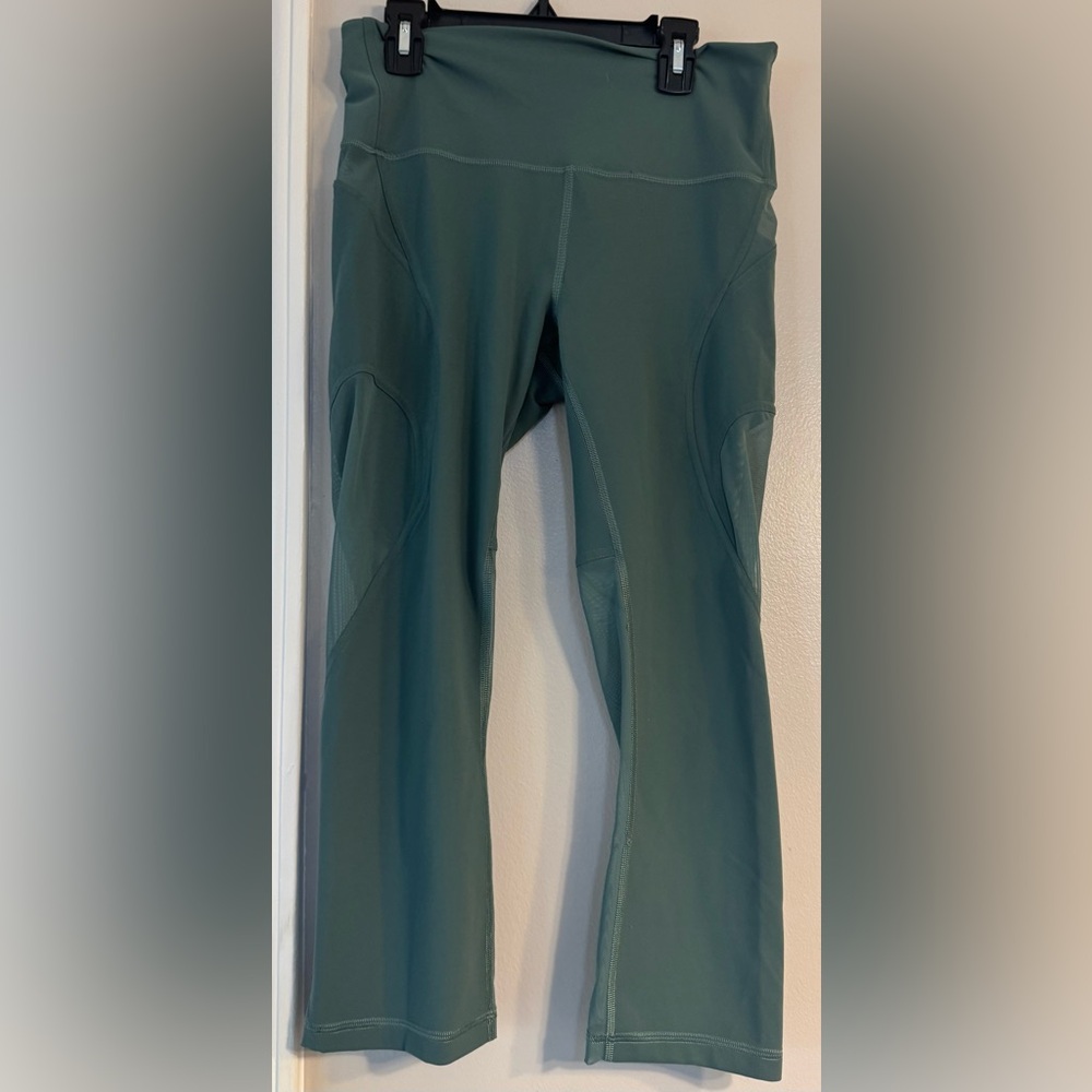 Lululemon Wunder Train Mesh Panel High-Rise Tight.  Size 8